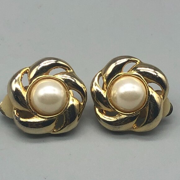 3/$30 Vintage Clip On Earrings Faux Pearl Gold Tone Cabochon Stud Estate 1" - Picture 1 of 9